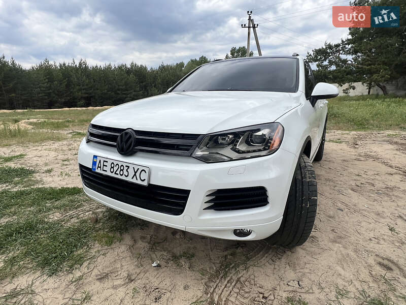 Внедорожник / Кроссовер Volkswagen Touareg 2011 в Днепре