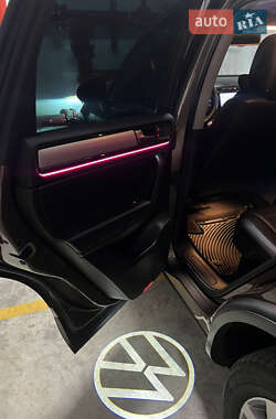 Внедорожник / Кроссовер Volkswagen Touareg 2010 в 