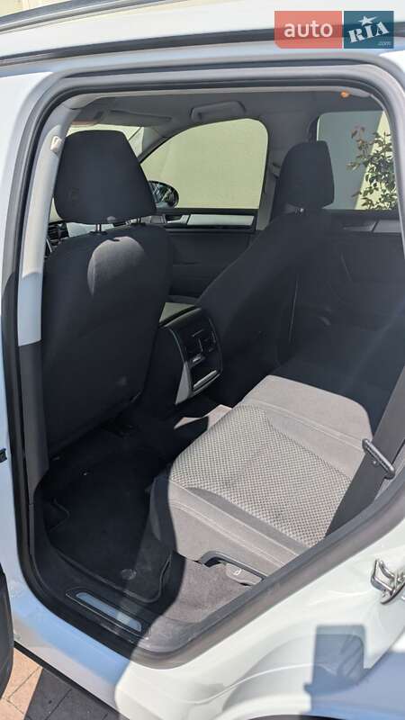 Внедорожник / Кроссовер Volkswagen Touareg 2013 в Львове