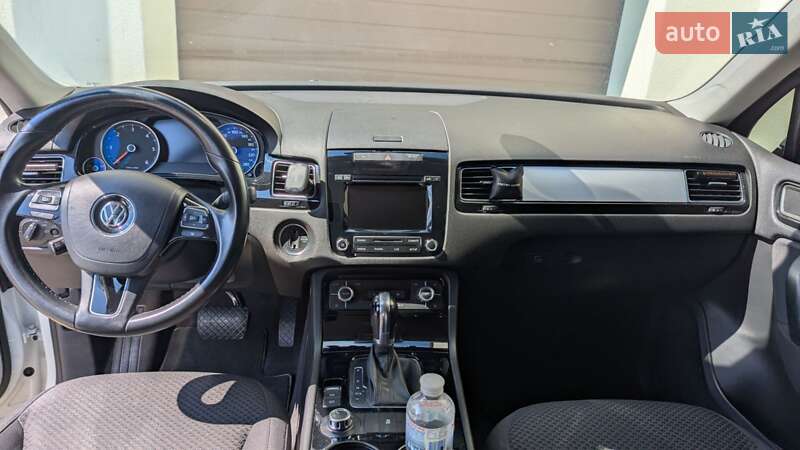 Внедорожник / Кроссовер Volkswagen Touareg 2013 в Львове