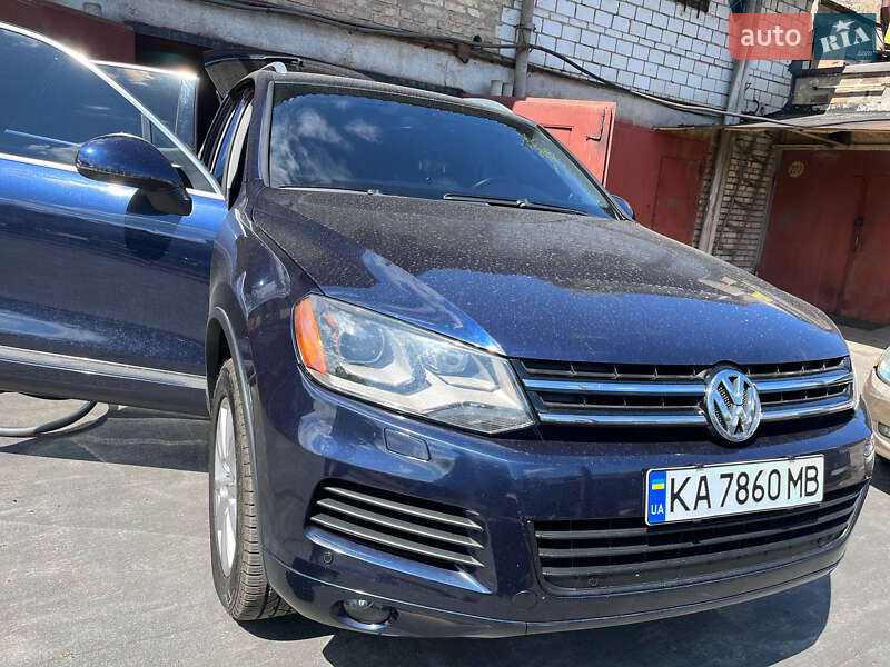 Позашляховик / Кросовер Volkswagen Touareg 2013 в Києві