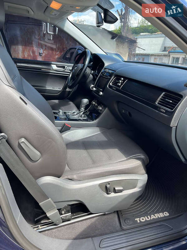 Позашляховик / Кросовер Volkswagen Touareg 2013 в Києві