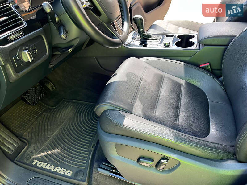 Позашляховик / Кросовер Volkswagen Touareg 2013 в Києві