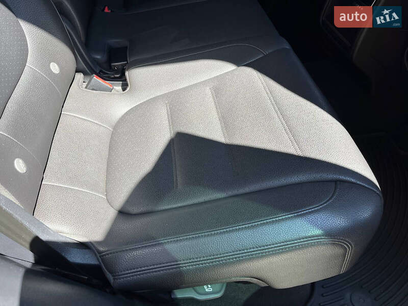 Позашляховик / Кросовер Volkswagen Touareg 2013 в Києві