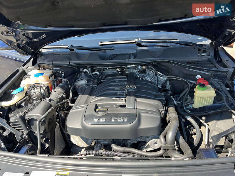 Позашляховик / Кросовер Volkswagen Touareg 2013 в Києві