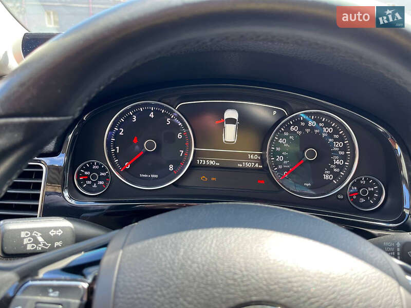 Позашляховик / Кросовер Volkswagen Touareg 2013 в Києві