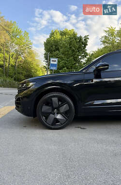 Позашляховик / Кросовер Volkswagen Touareg 2024 в 