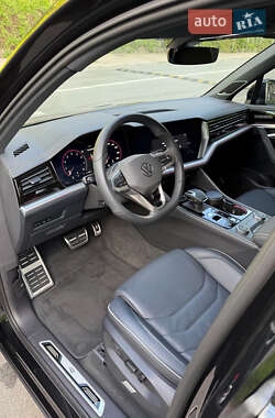 Позашляховик / Кросовер Volkswagen Touareg 2024 в 