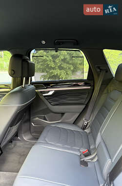 Позашляховик / Кросовер Volkswagen Touareg 2024 в 