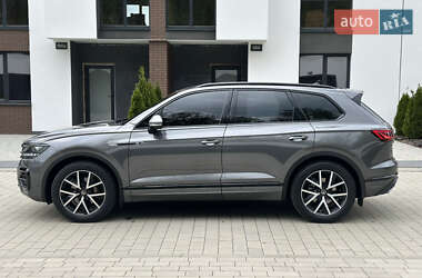 Позашляховик / Кросовер Volkswagen Touareg 2021 в 