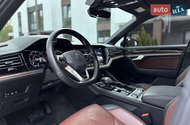 Позашляховик / Кросовер Volkswagen Touareg 2021 в 