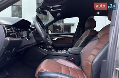 Позашляховик / Кросовер Volkswagen Touareg 2021 в 