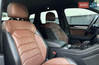 Позашляховик / Кросовер Volkswagen Touareg 2021 в 