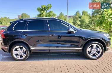 Внедорожник / Кроссовер Volkswagen Touareg 2015 в Киеве