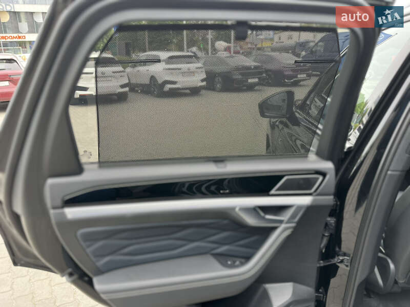 Позашляховик / Кросовер Volkswagen Touareg 2024 в Хмельницькому