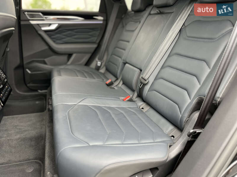 Позашляховик / Кросовер Volkswagen Touareg 2024 в Хмельницькому