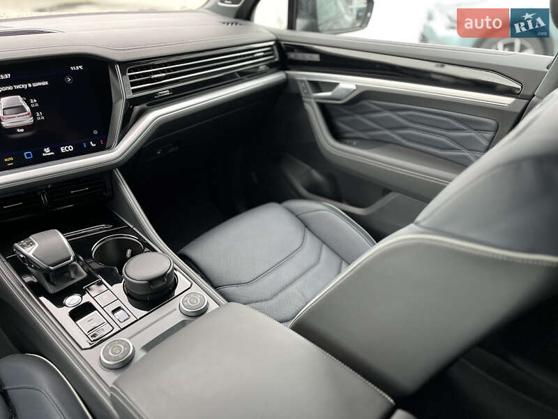 Позашляховик / Кросовер Volkswagen Touareg 2024 в Хмельницькому
