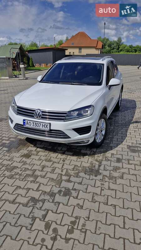 Позашляховик / Кросовер Volkswagen Touareg 2015 в Іршаві