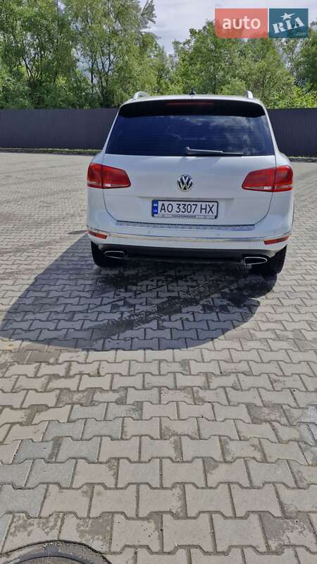 Позашляховик / Кросовер Volkswagen Touareg 2015 в Іршаві