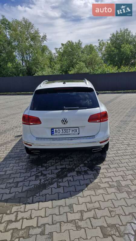 Позашляховик / Кросовер Volkswagen Touareg 2015 в Іршаві