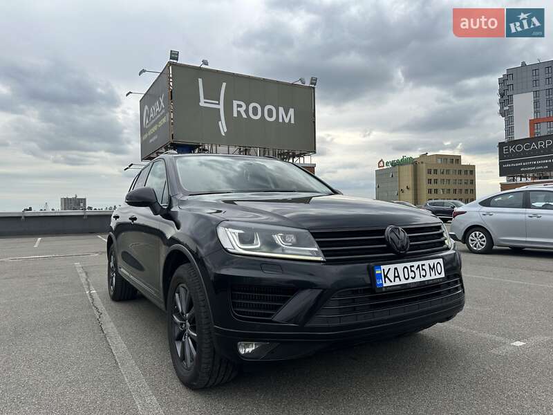 Позашляховик / Кросовер Volkswagen Touareg 2017 в Києві