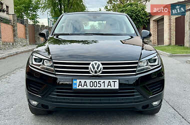 Внедорожник / Кроссовер Volkswagen Touareg 2015 в 