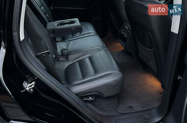 Внедорожник / Кроссовер Volkswagen Touareg 2015 в 