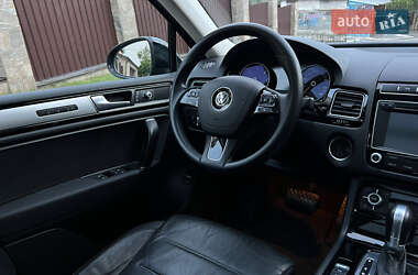 Внедорожник / Кроссовер Volkswagen Touareg 2015 в 