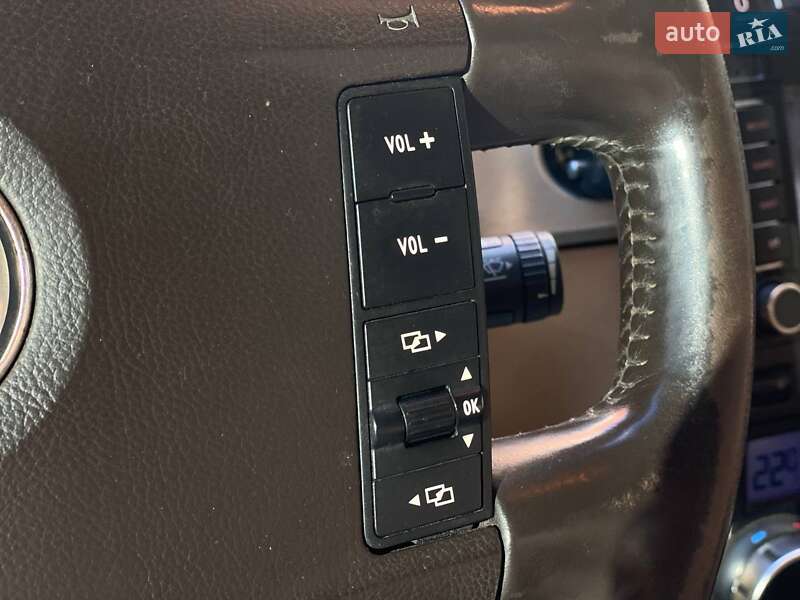 Внедорожник / Кроссовер Volkswagen Touareg 2008 в Киеве