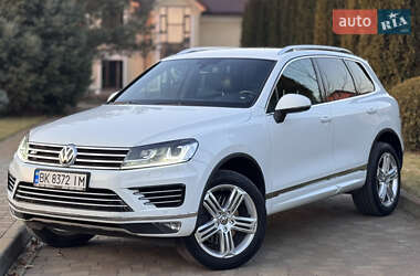 Позашляховик / Кросовер Volkswagen Touareg 2015 в Сарнах