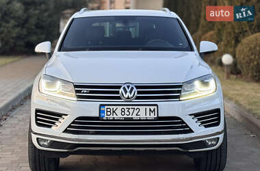 Позашляховик / Кросовер Volkswagen Touareg 2015 в 