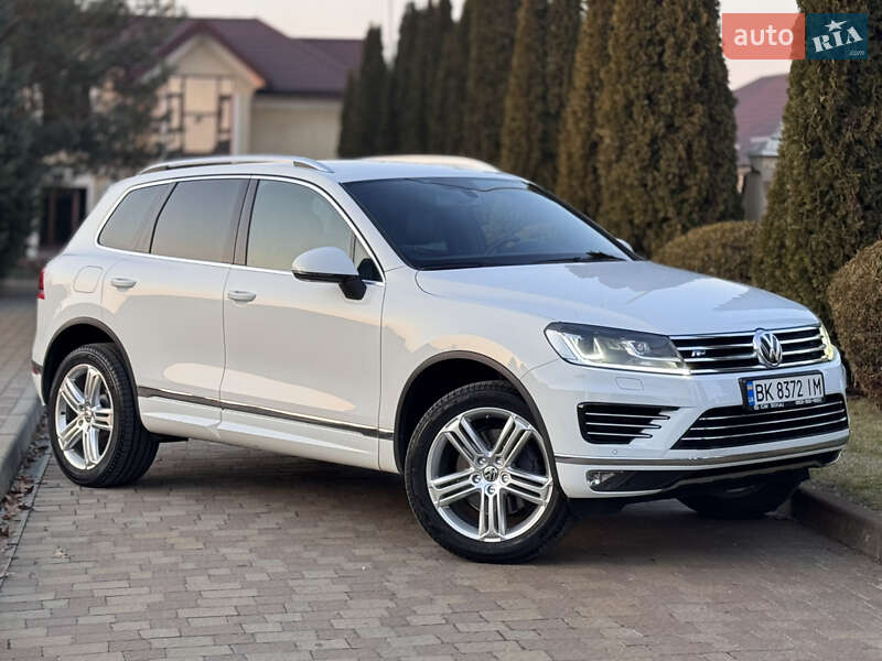 Позашляховик / Кросовер Volkswagen Touareg 2015 в 