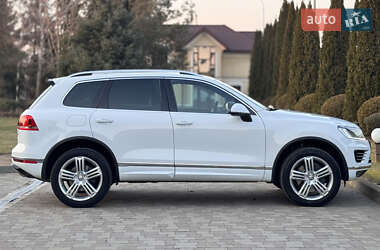 Позашляховик / Кросовер Volkswagen Touareg 2015 в 