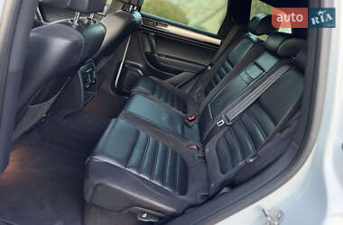 Позашляховик / Кросовер Volkswagen Touareg 2015 в 