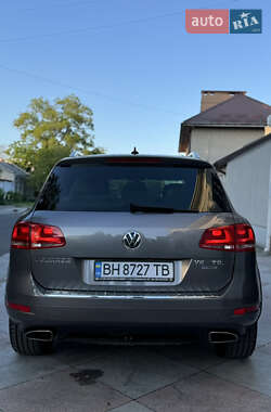 Внедорожник / Кроссовер Volkswagen Touareg 2010 в 