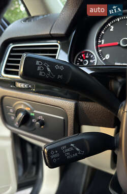 Внедорожник / Кроссовер Volkswagen Touareg 2010 в 