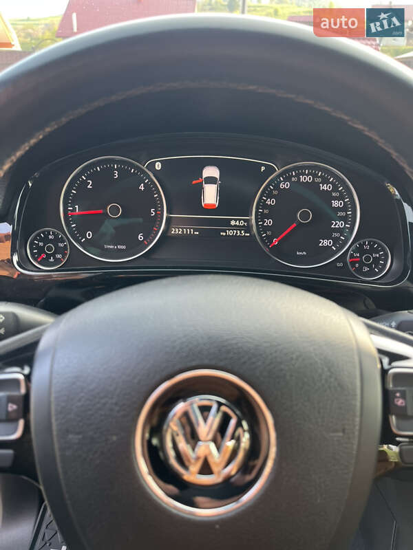 Внедорожник / Кроссовер Volkswagen Touareg 2014 в Славском