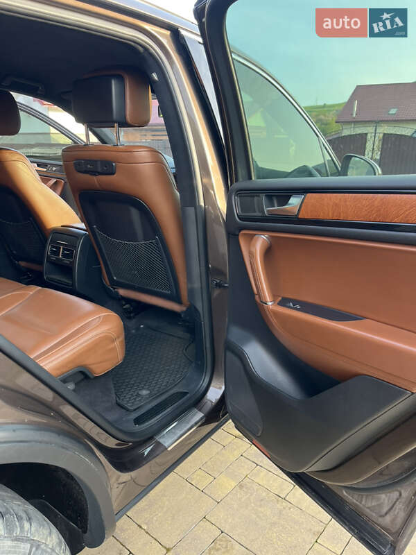 Внедорожник / Кроссовер Volkswagen Touareg 2014 в Славском