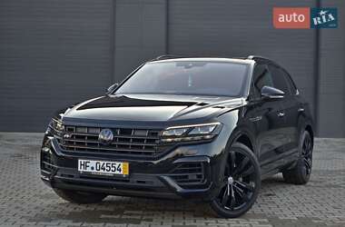 Внедорожник / Кроссовер Volkswagen Touareg 2018 в 