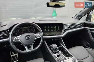 Внедорожник / Кроссовер Volkswagen Touareg 2018 в 