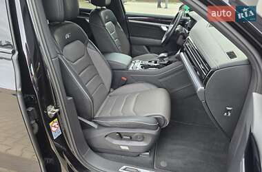 Внедорожник / Кроссовер Volkswagen Touareg 2018 в 