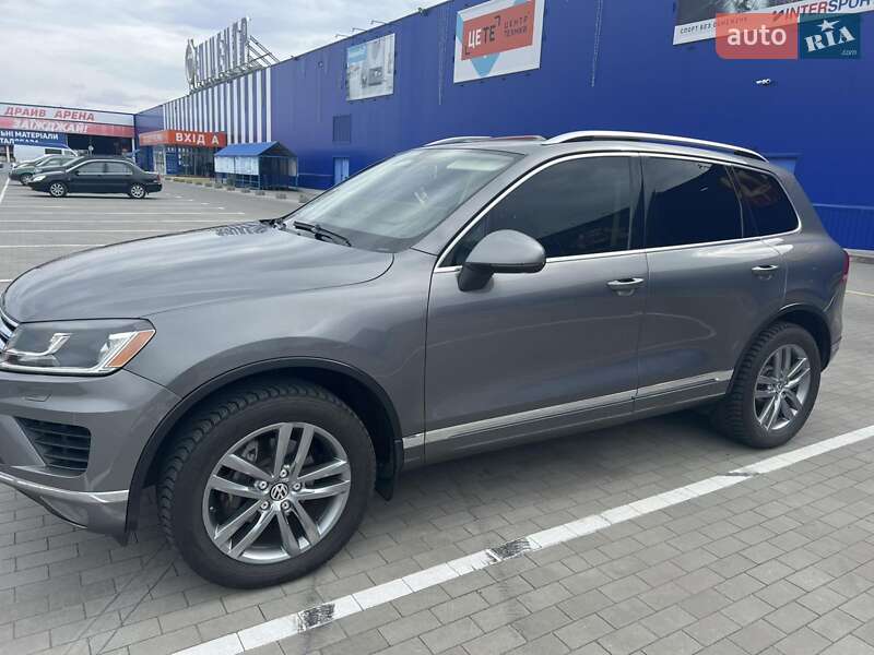Внедорожник / Кроссовер Volkswagen Touareg 2014 в Виннице