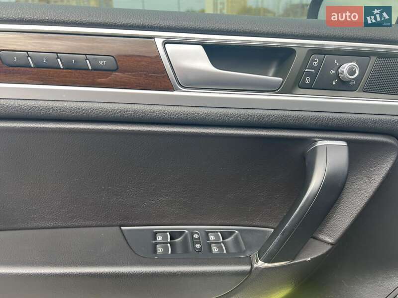 Внедорожник / Кроссовер Volkswagen Touareg 2014 в Виннице