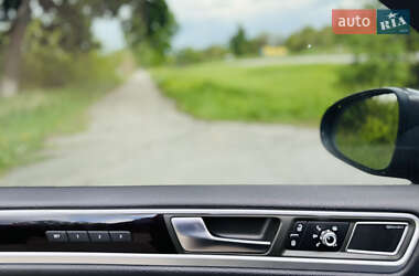 Внедорожник / Кроссовер Volkswagen Touareg 2012 в 