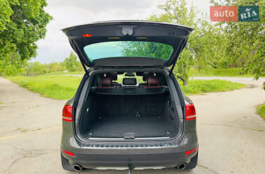 Внедорожник / Кроссовер Volkswagen Touareg 2012 в 
