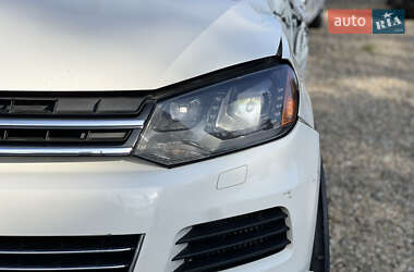 Позашляховик / Кросовер Volkswagen Touareg 2011 в 