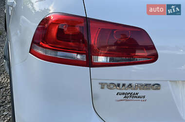 Позашляховик / Кросовер Volkswagen Touareg 2011 в 