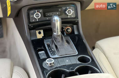 Позашляховик / Кросовер Volkswagen Touareg 2011 в 