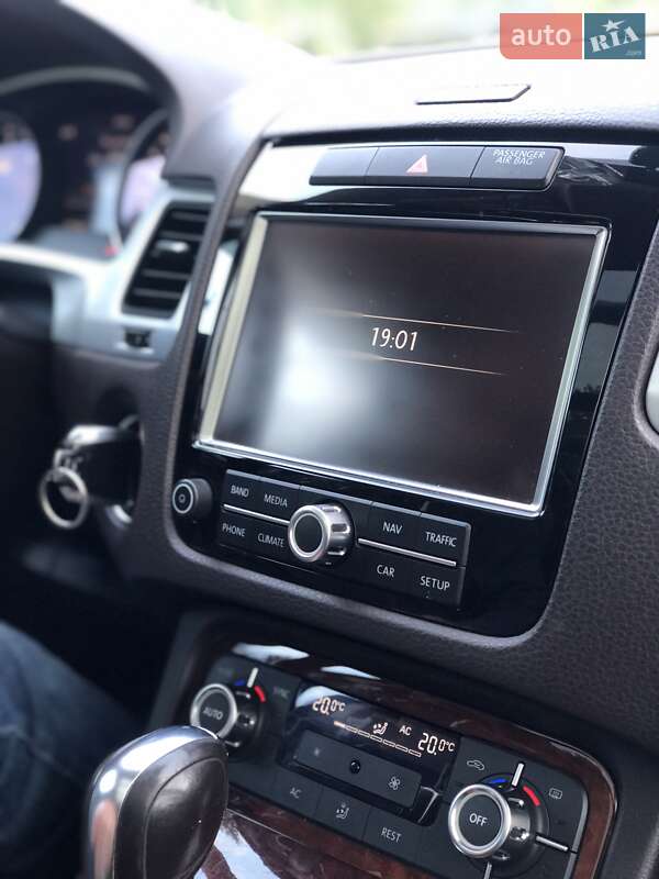 Внедорожник / Кроссовер Volkswagen Touareg 2013 в 
