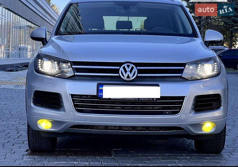 Внедорожник / Кроссовер Volkswagen Touareg 2012 в Фастове